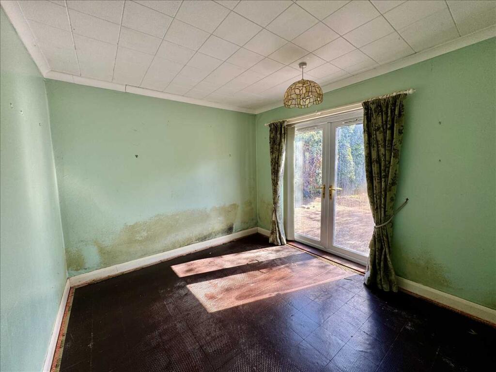 SITTING ROOM/BEDROOM