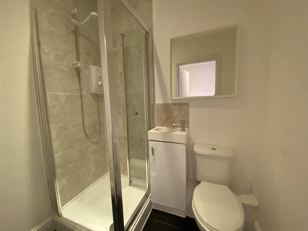 Room 5 ensuite