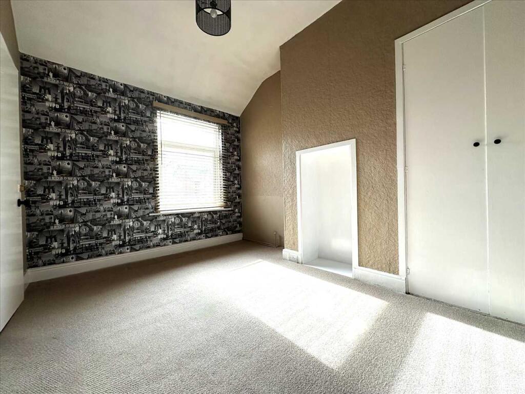 Bedroom (rear)