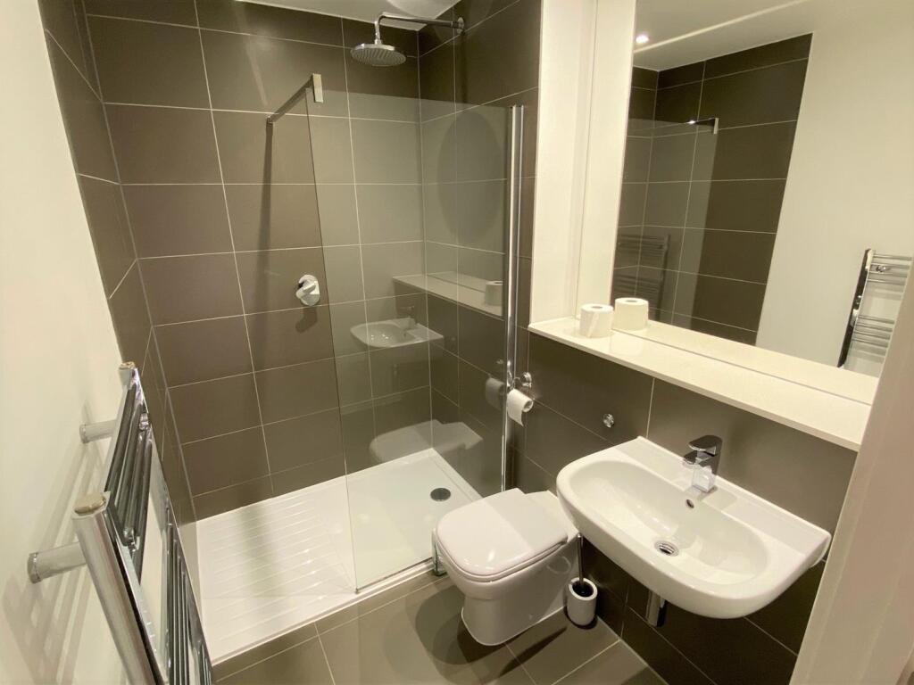 3 The Point En Suite.jpg