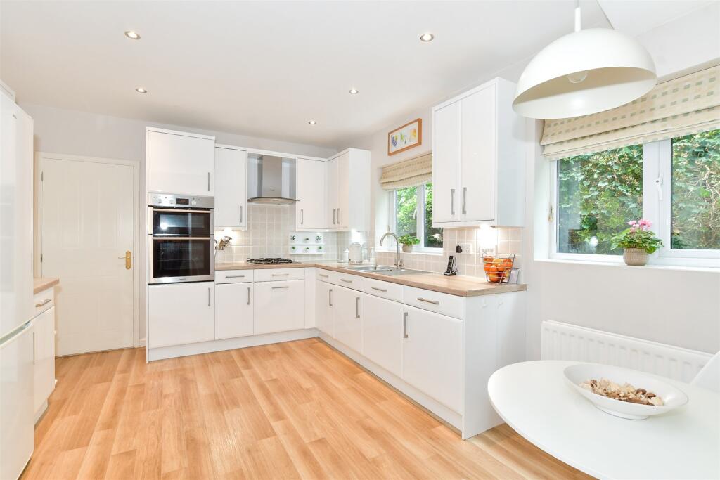 Kitchen/ Breakfast Room