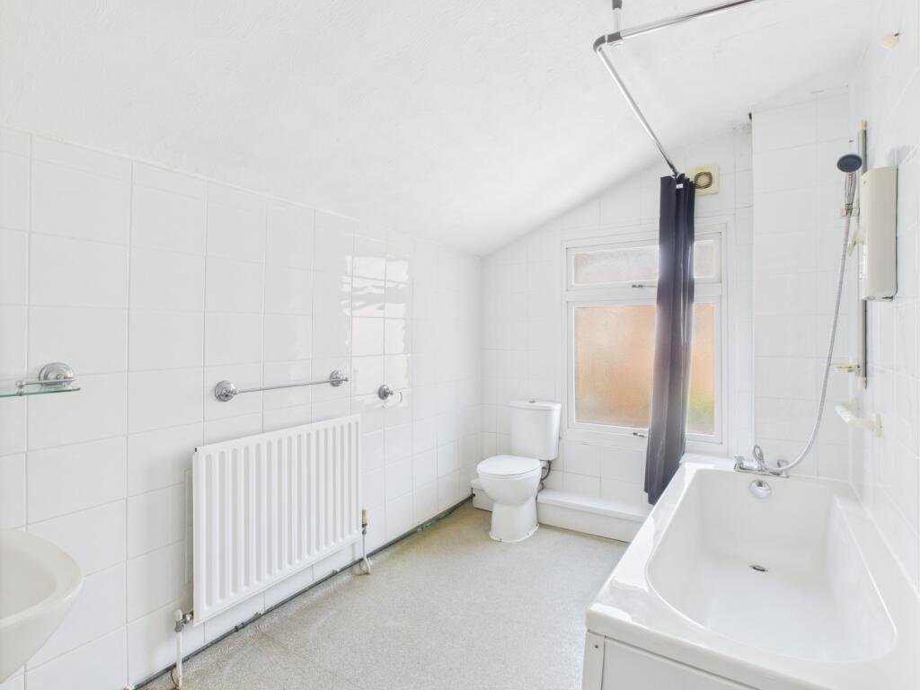 CAM04922G0-PR0048-STILL007