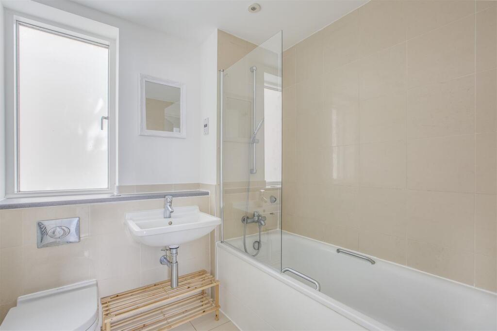 17 Ream Court, Ryemead Boulevard, HP11 1GG-3.jpg