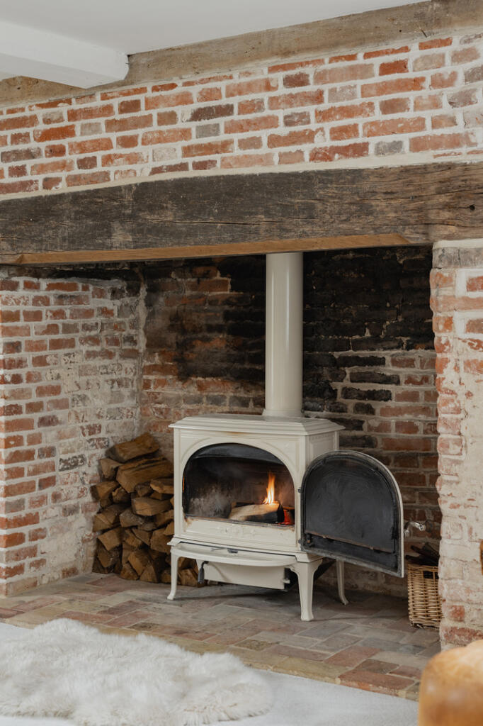 262780 - Nine Elms Farmhouse, Ringshall-18.jpg