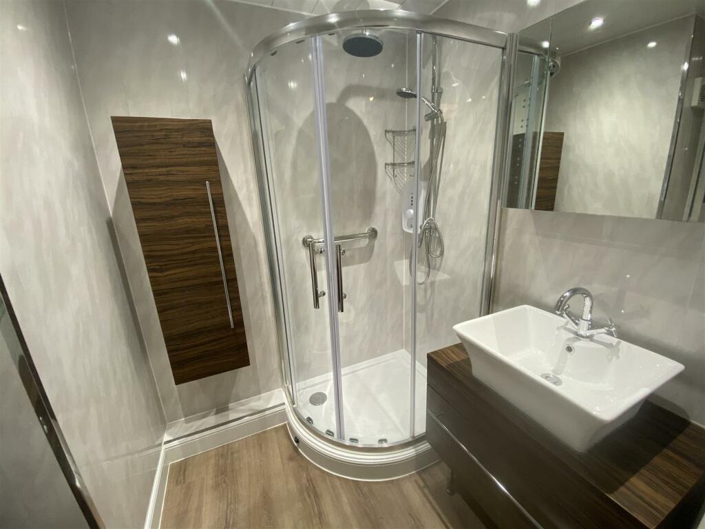 SHOWER ROOM