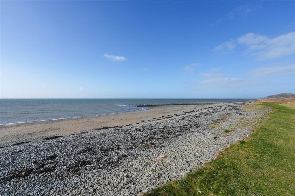 Luce Bay