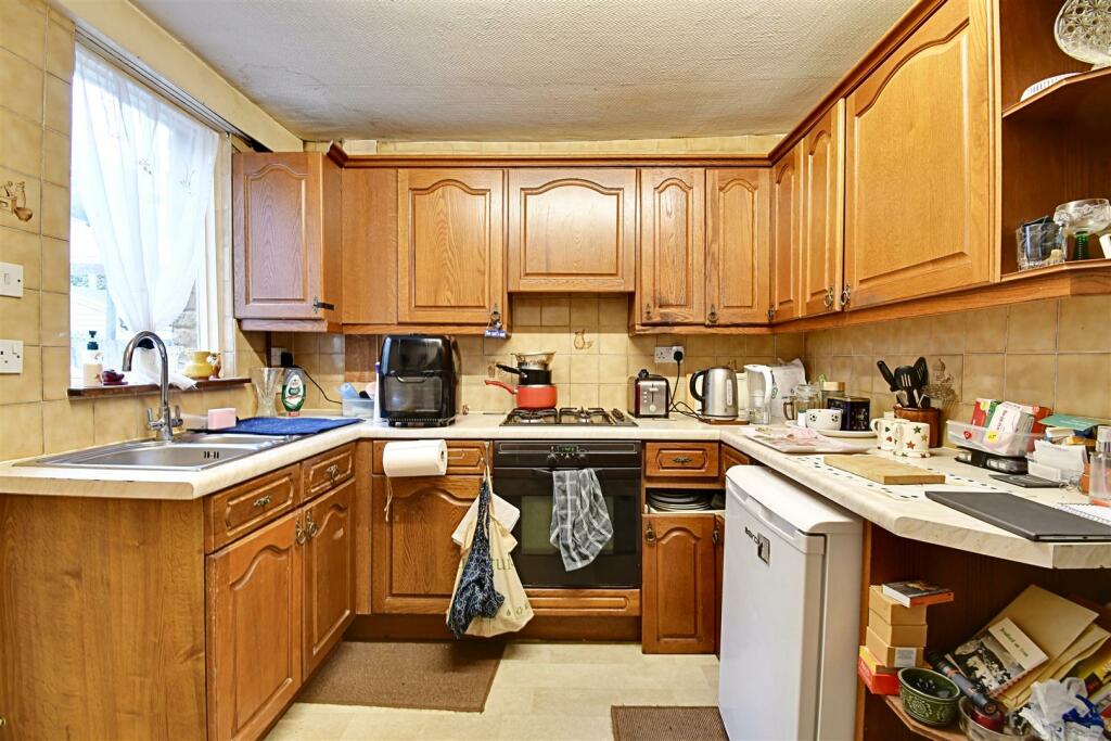 Kitchen 1.jpg