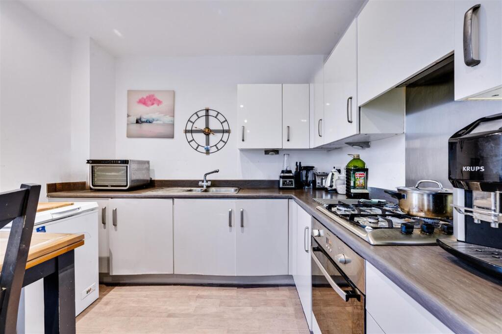 Daniels_Lucerne Apartments, 91 Hilltop Ave_012.jpg