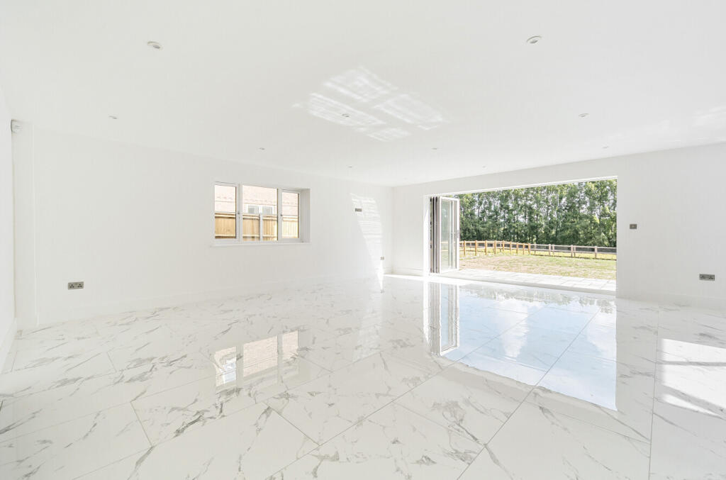 1295998-45-683044...