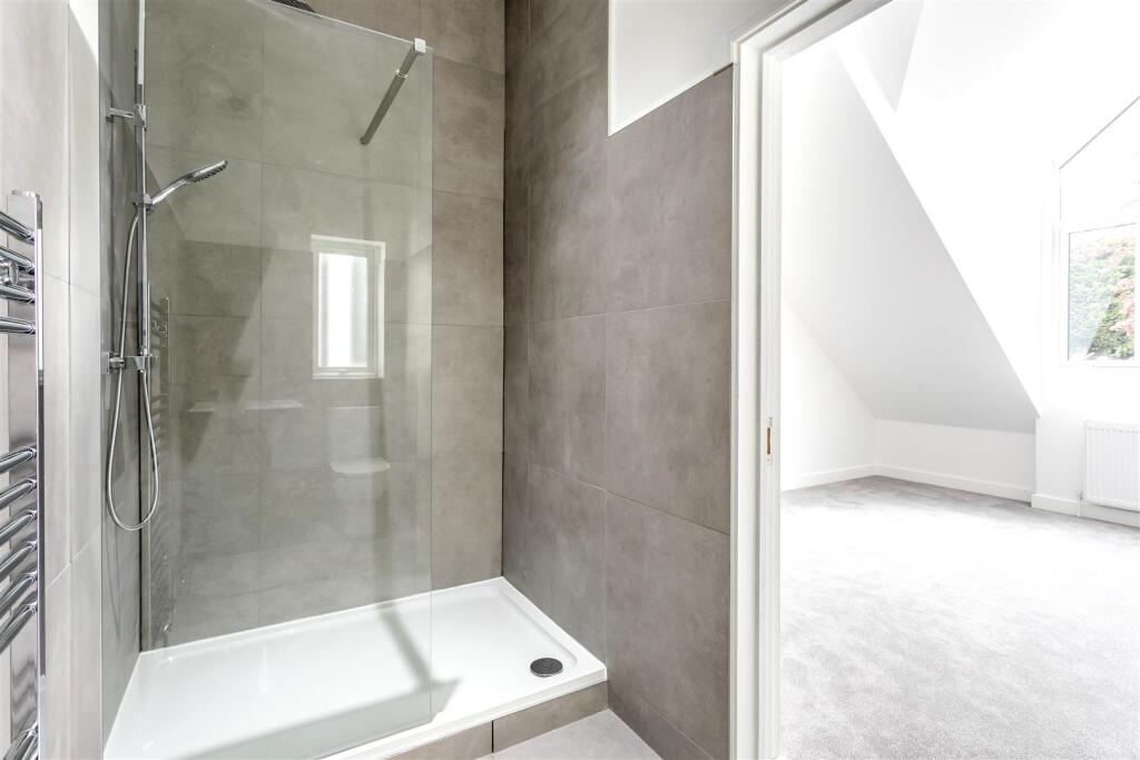 En-Suite Front Bedroom