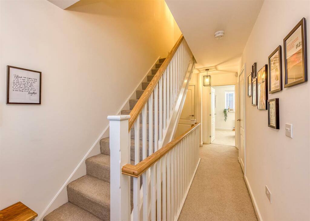 21 Wootton Drive-Landing.jpg