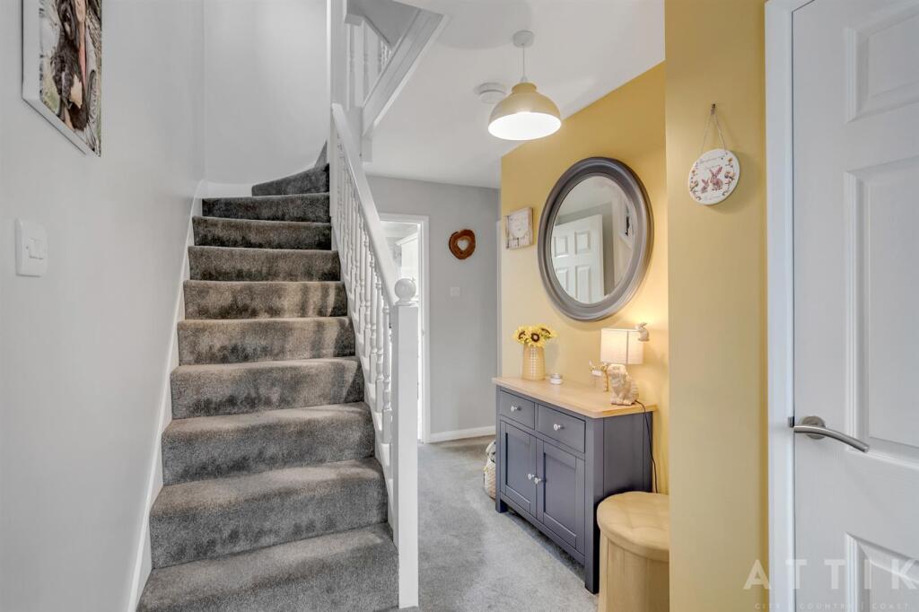 9 Bedingfield Crescent Halesworth IP19 8DZ (1).jpg