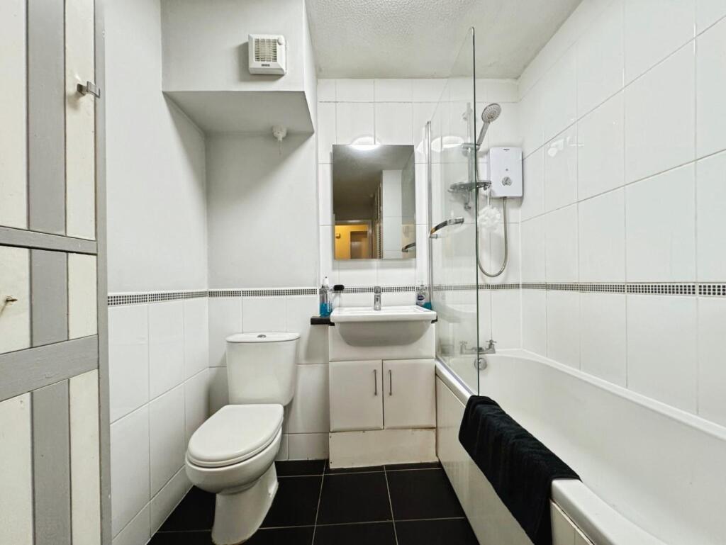 82f2c131-Bathroom.jpg