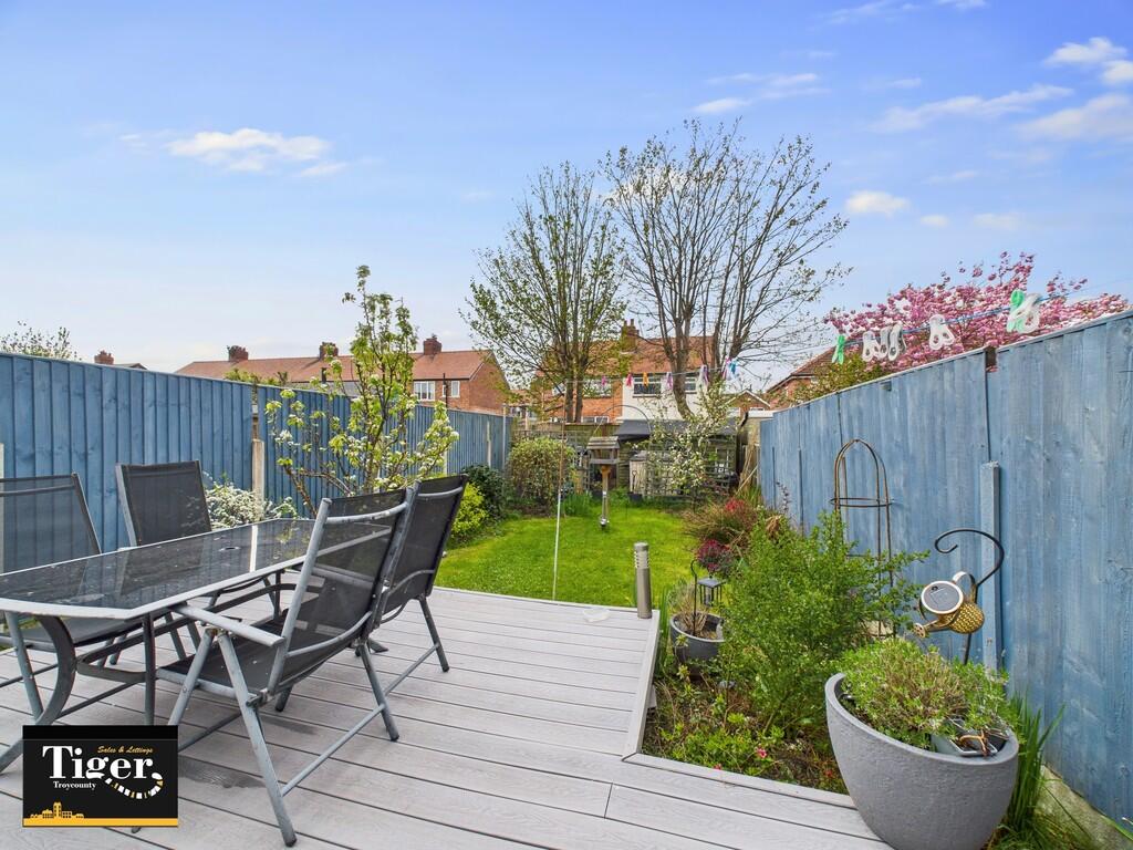 CAM02176G0-PR0553...