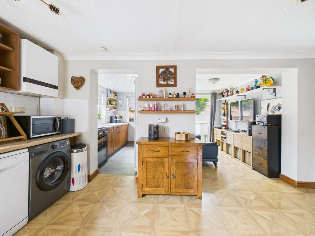 CAM04922G0-PR0015-STILL011