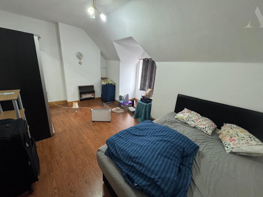 27 College Road Attic Room.jpeg