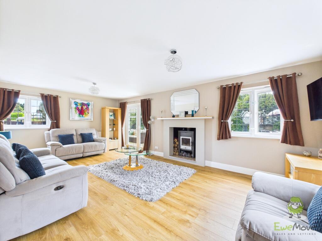 CAM01543G0-PR0132-STILL023