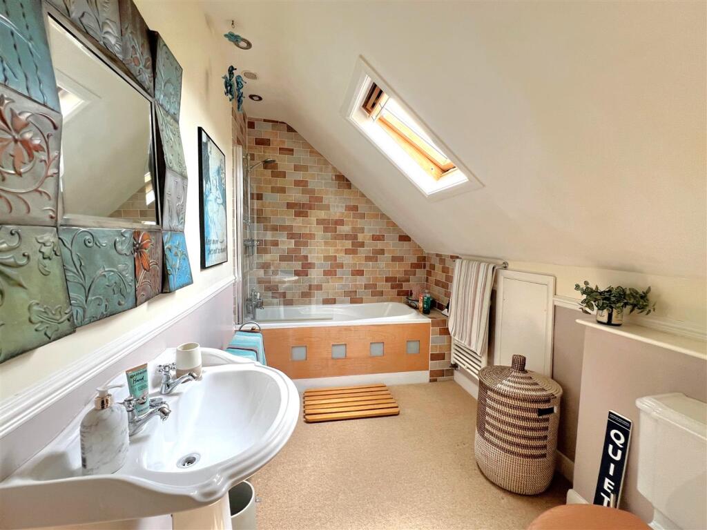 ensuite 3.jpg