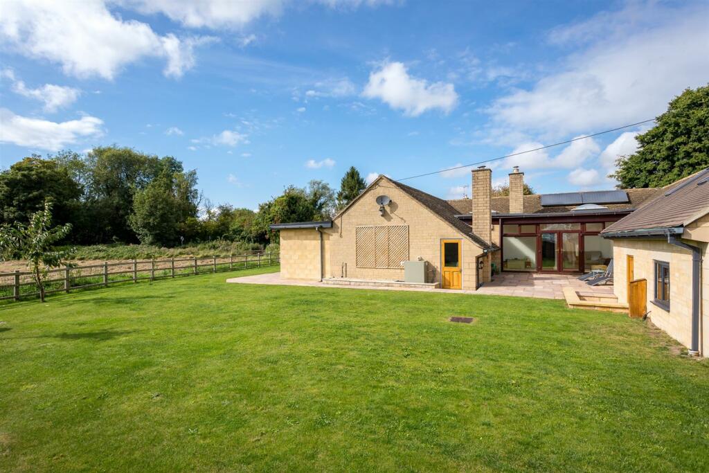 42 - The Orchard - GL7 6DU - Web.jpg