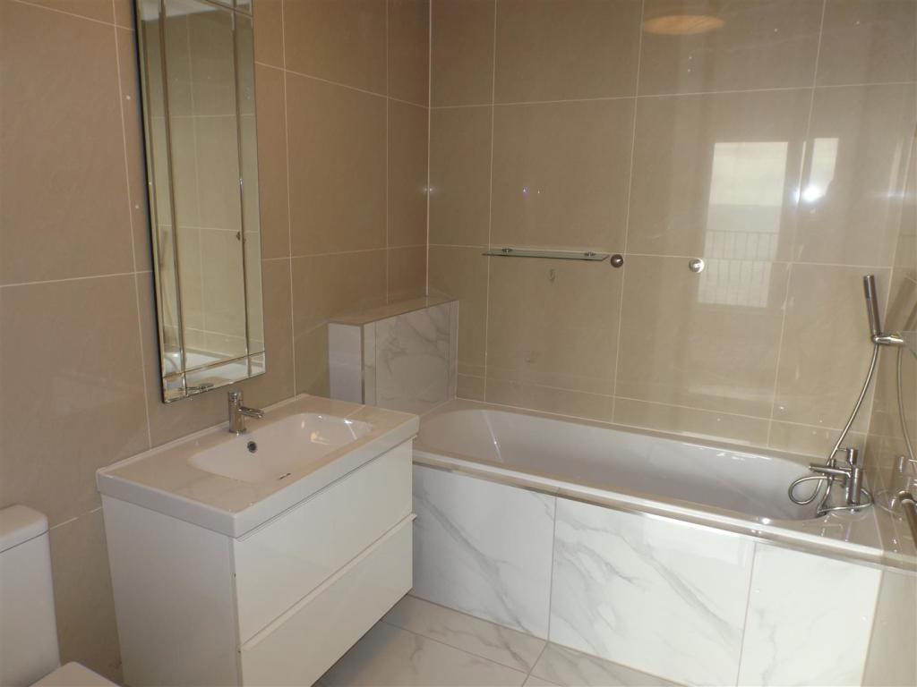 Master Bedroom En-Suite