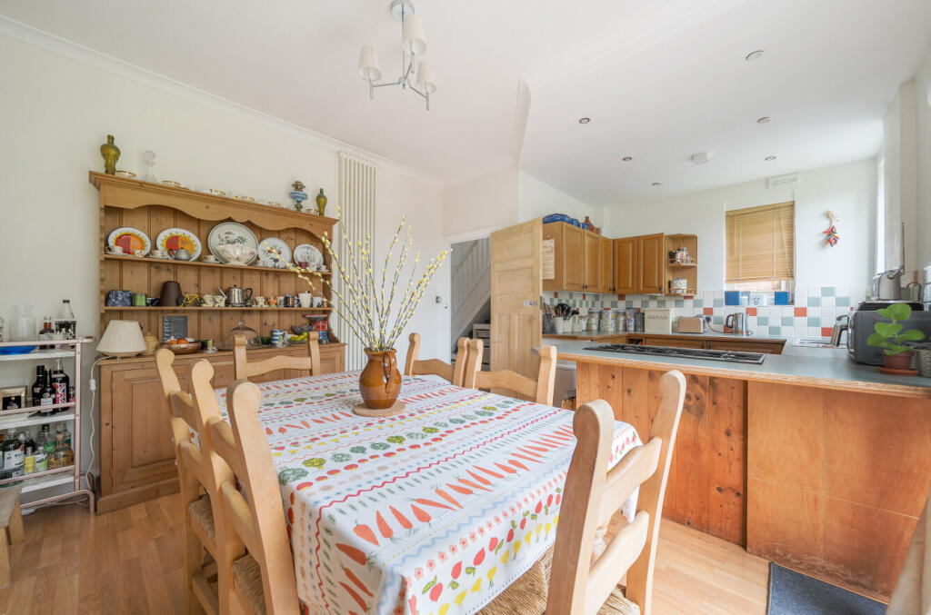 1-6816410dc72cb-1...