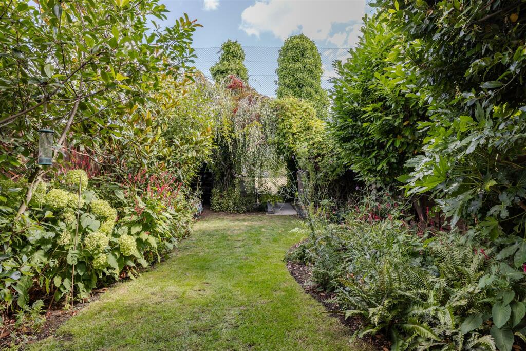 Richmond Crescent, E4
