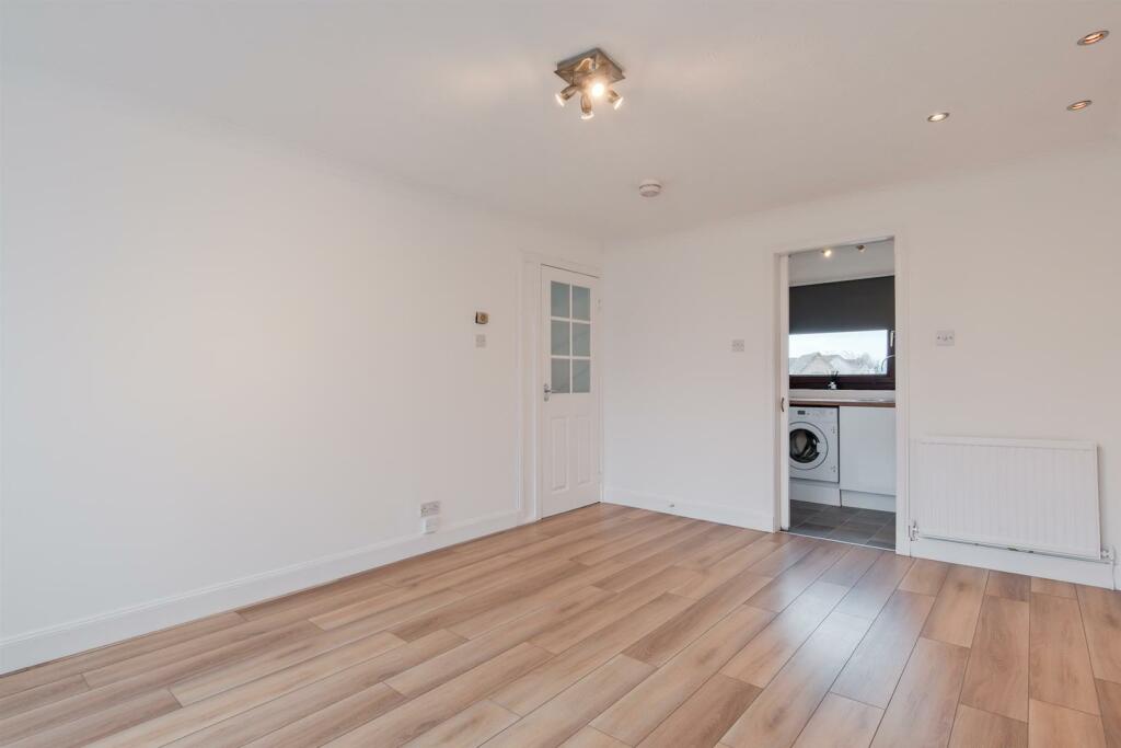 021-16 Hemmingen Court Carluke, ML8 5LX.jpg