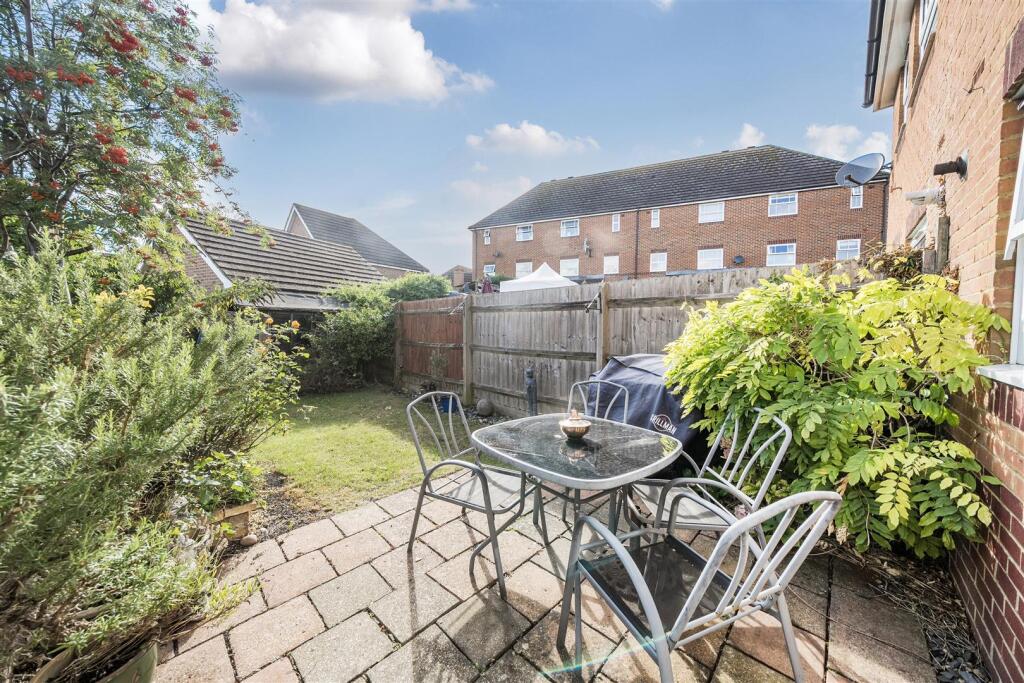 26 Kestrel Crescent, Brackley (14).jpg