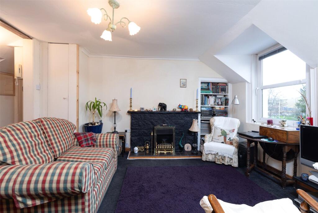 Treetops, 2 East End Cottage, The Morays, Blackford, Auchterarder, PH4