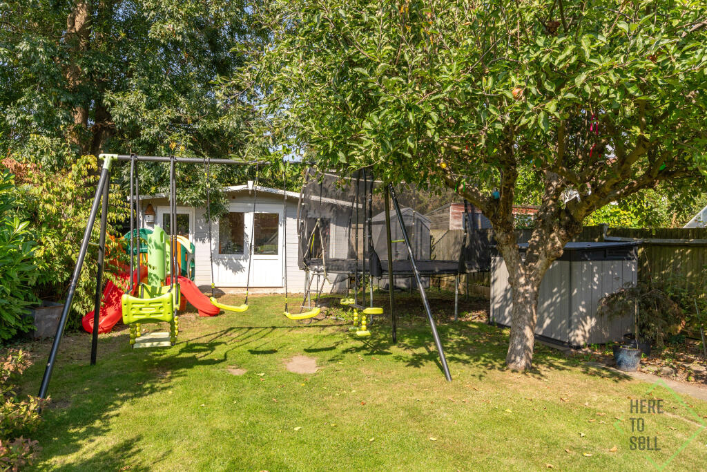 23 Vicars Close, Enfield EN1 3DN-32