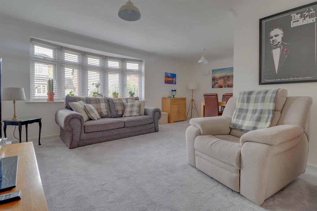 16 Fambridge Drive-28.jpg