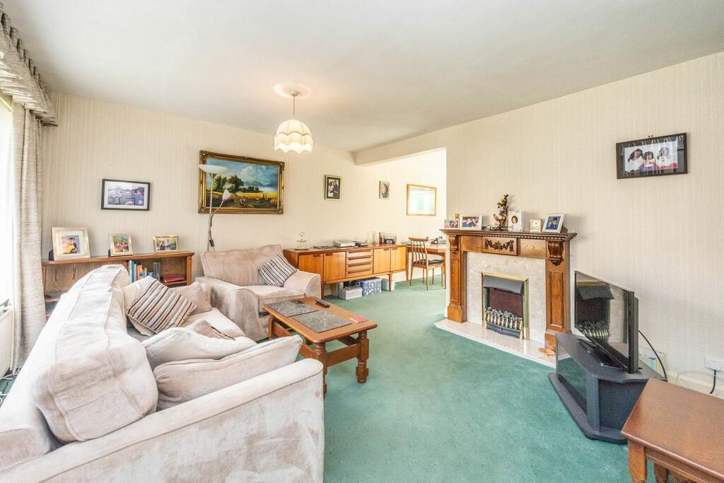 KITCHEN DINNER AND LOUNGE