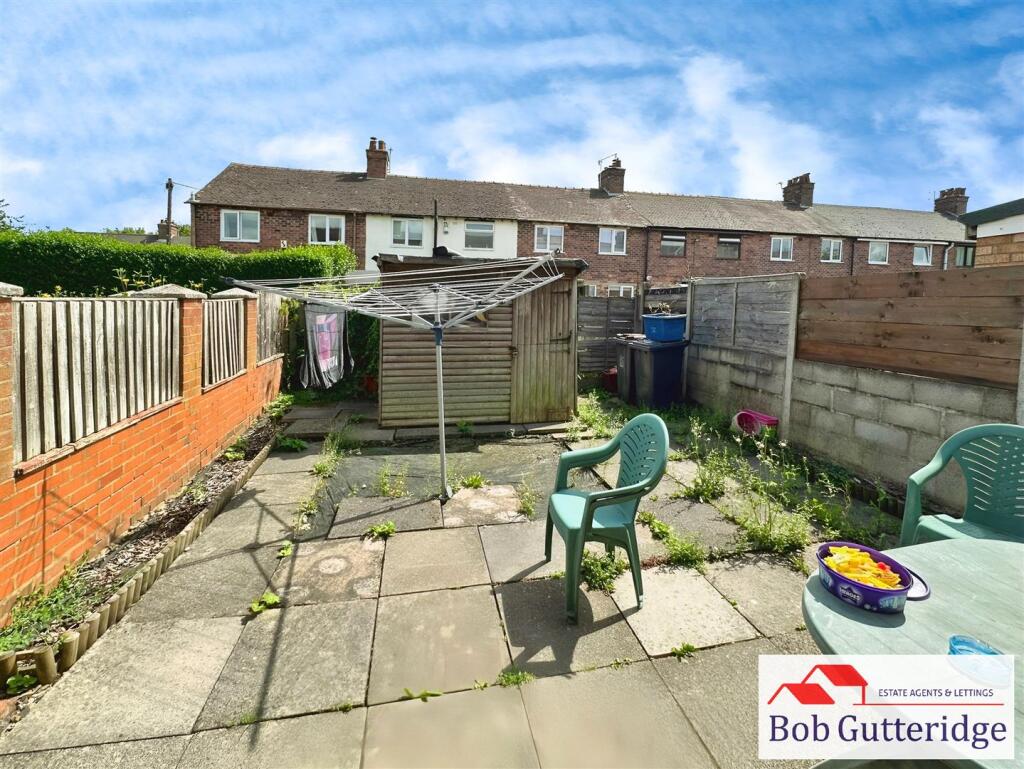 ENCLOSED REAR GARDEN