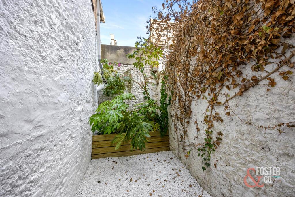 Upper Gardner Street_24-015.jpg