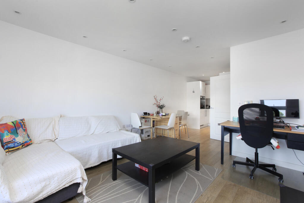 property in Florence Way, 
Balham, SW12