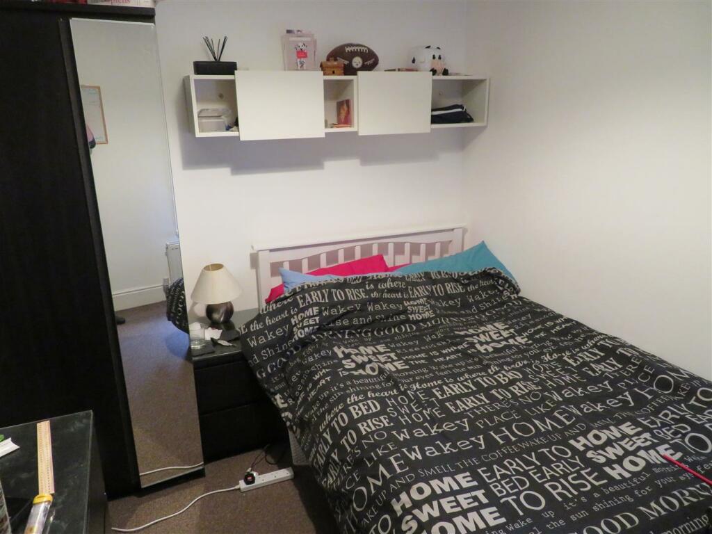 3 Haslemere Bed4.JPG