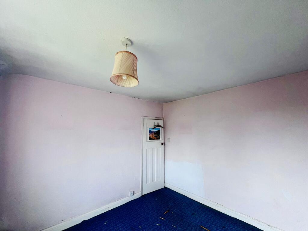 BEDROOM 1 (2).jpg