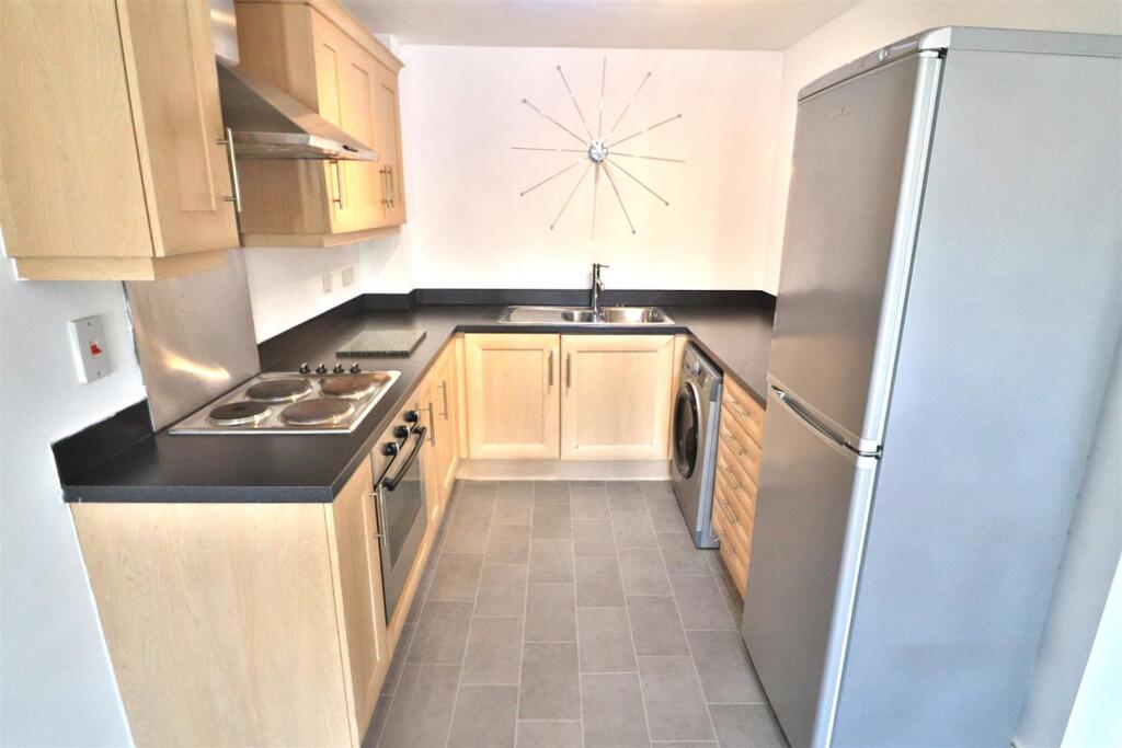 OPEN PLAN LIVING/KITCHEN AREA