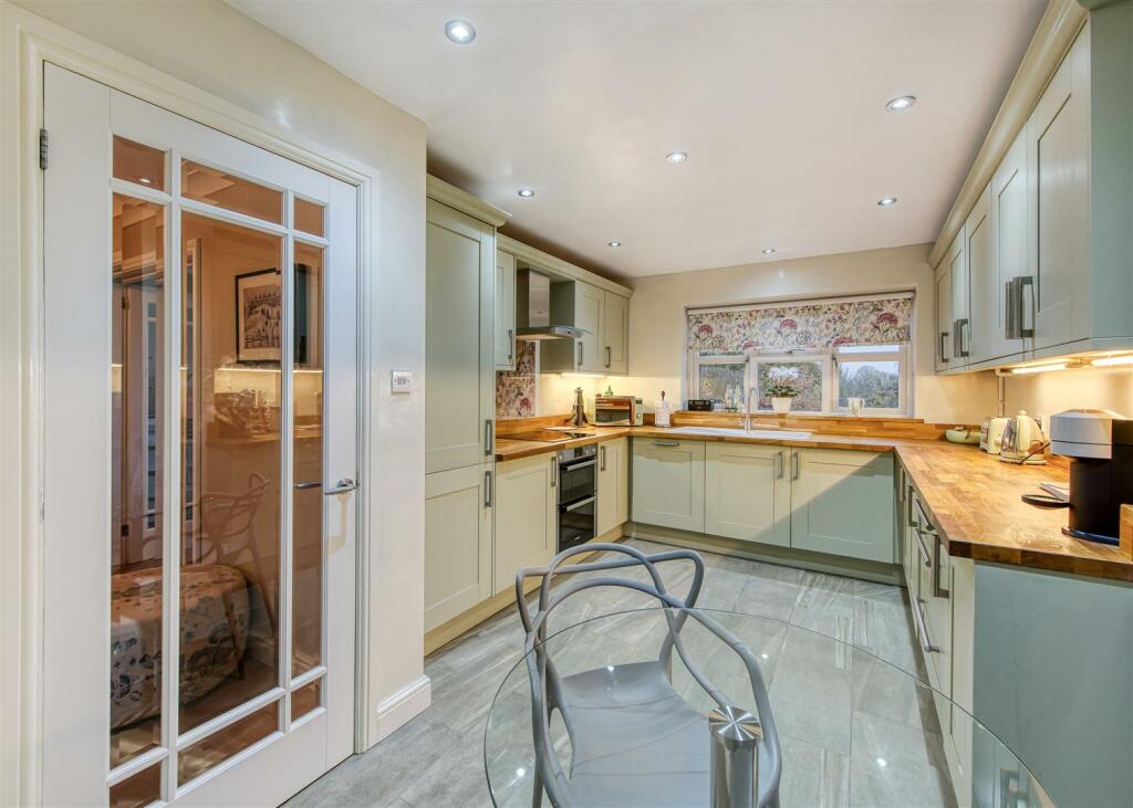 41 Penleigh Gardens-kitchen RE.jpg