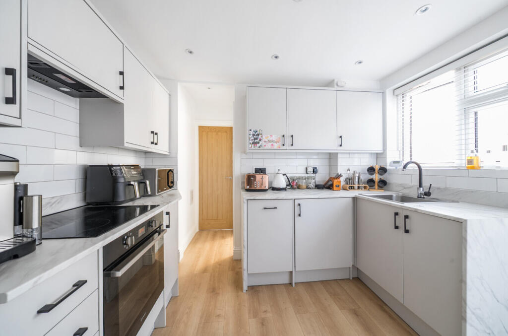 1320034-16-686657...