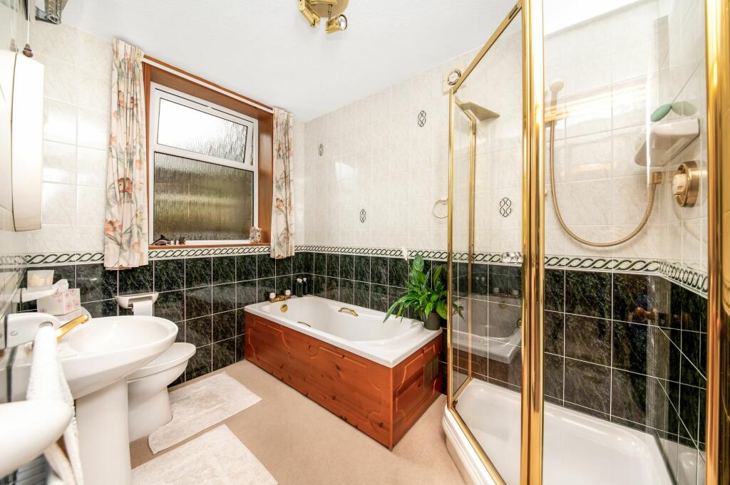 GROUND FLOOR BATHROOM