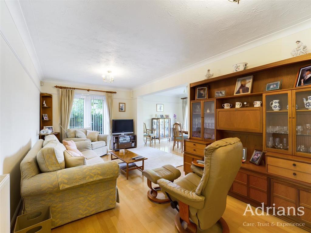 LOUNGE / DINING ROOM
