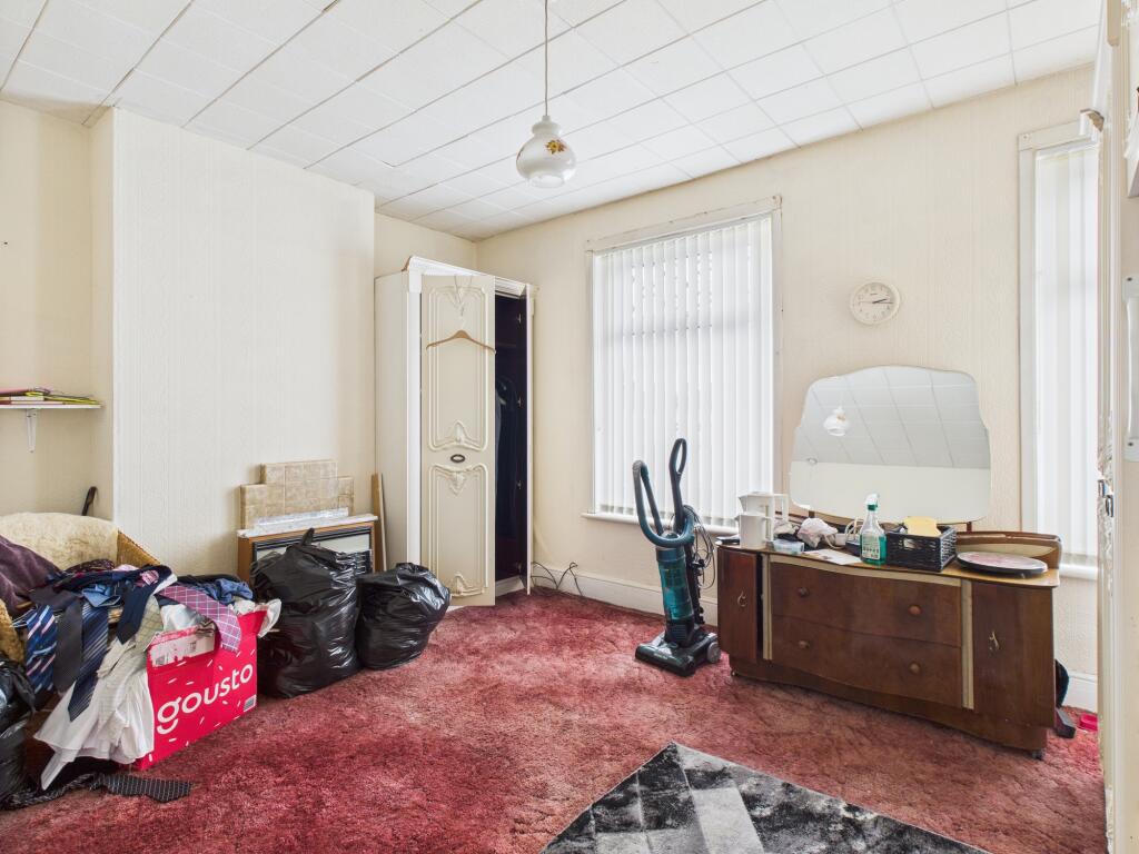 CAM04825G0-PR0128-STILL008