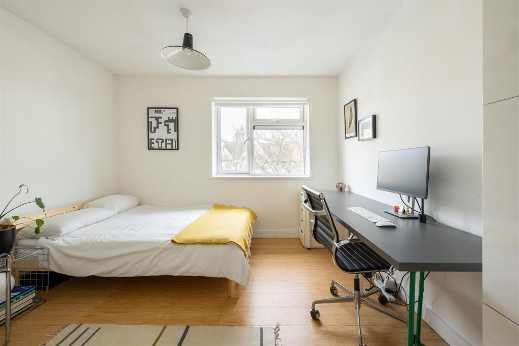 St Albans Court E11