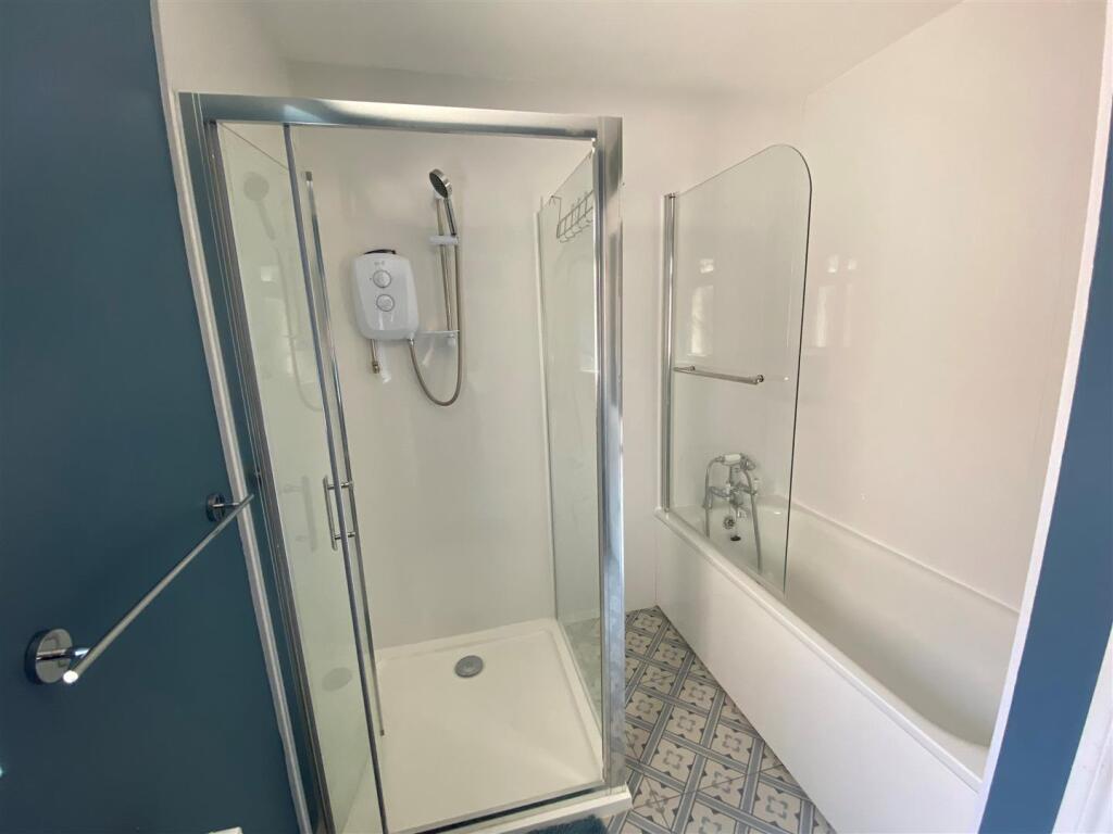 21 Lower Morel Street - bathroom 2.jpg