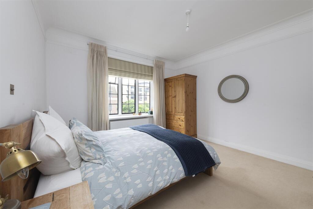 21 Selwyn Hse Bed 3.jpg