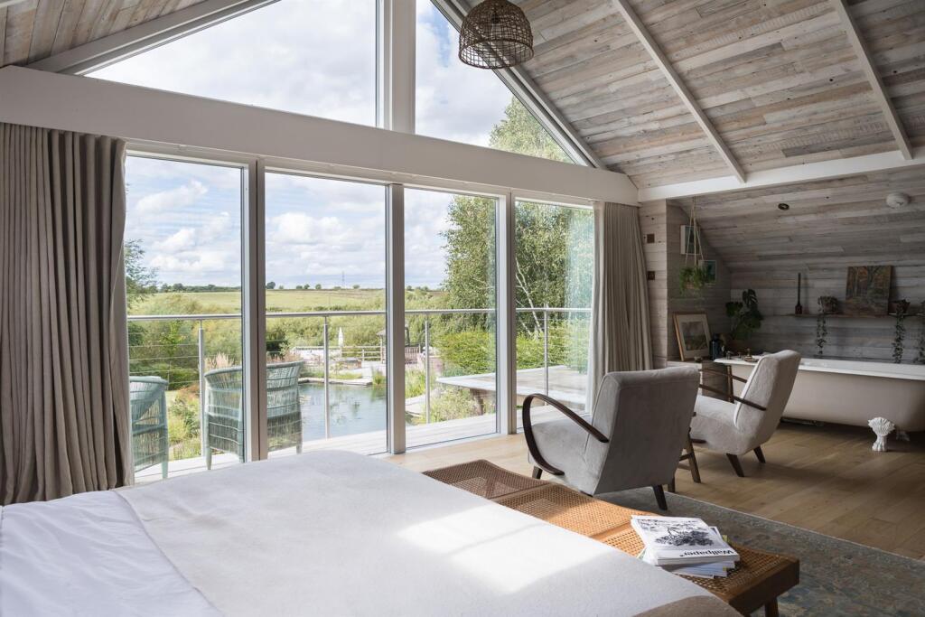 Principal bedroom suite