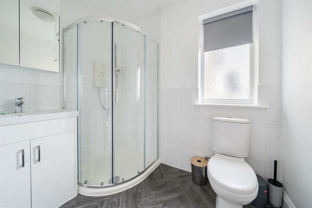 En-Suite 2.jpg