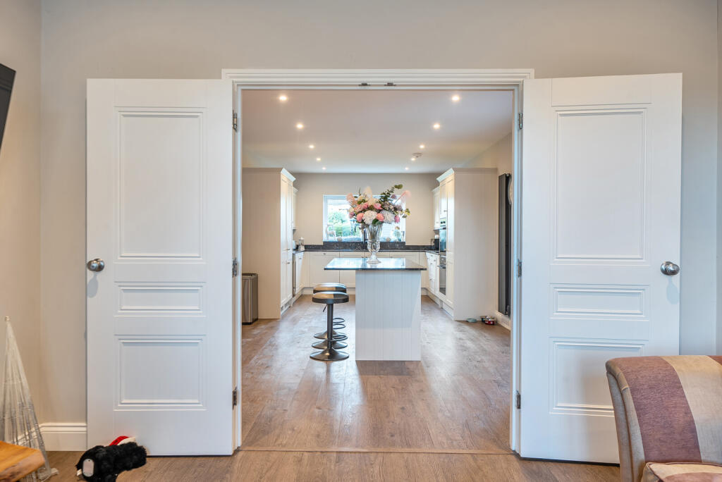 1385319-8-692ed8d...