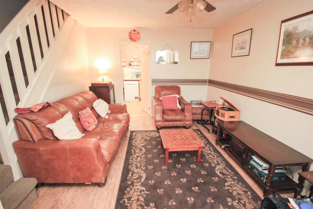 lounge 2..jpg